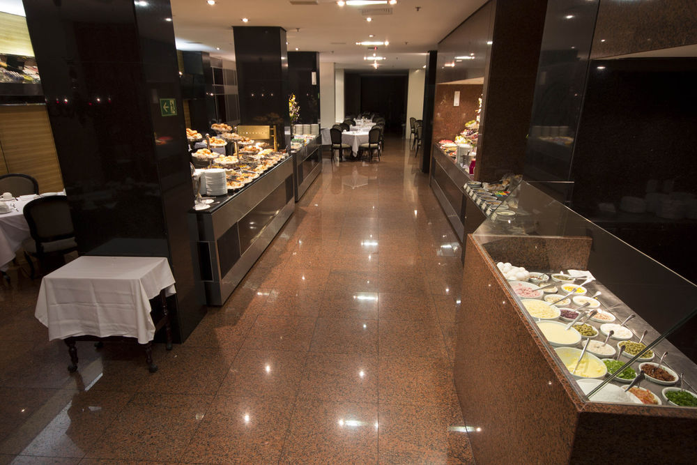 Hotel Windsor Plaza Brasília Exterior foto The buffet at the lounge