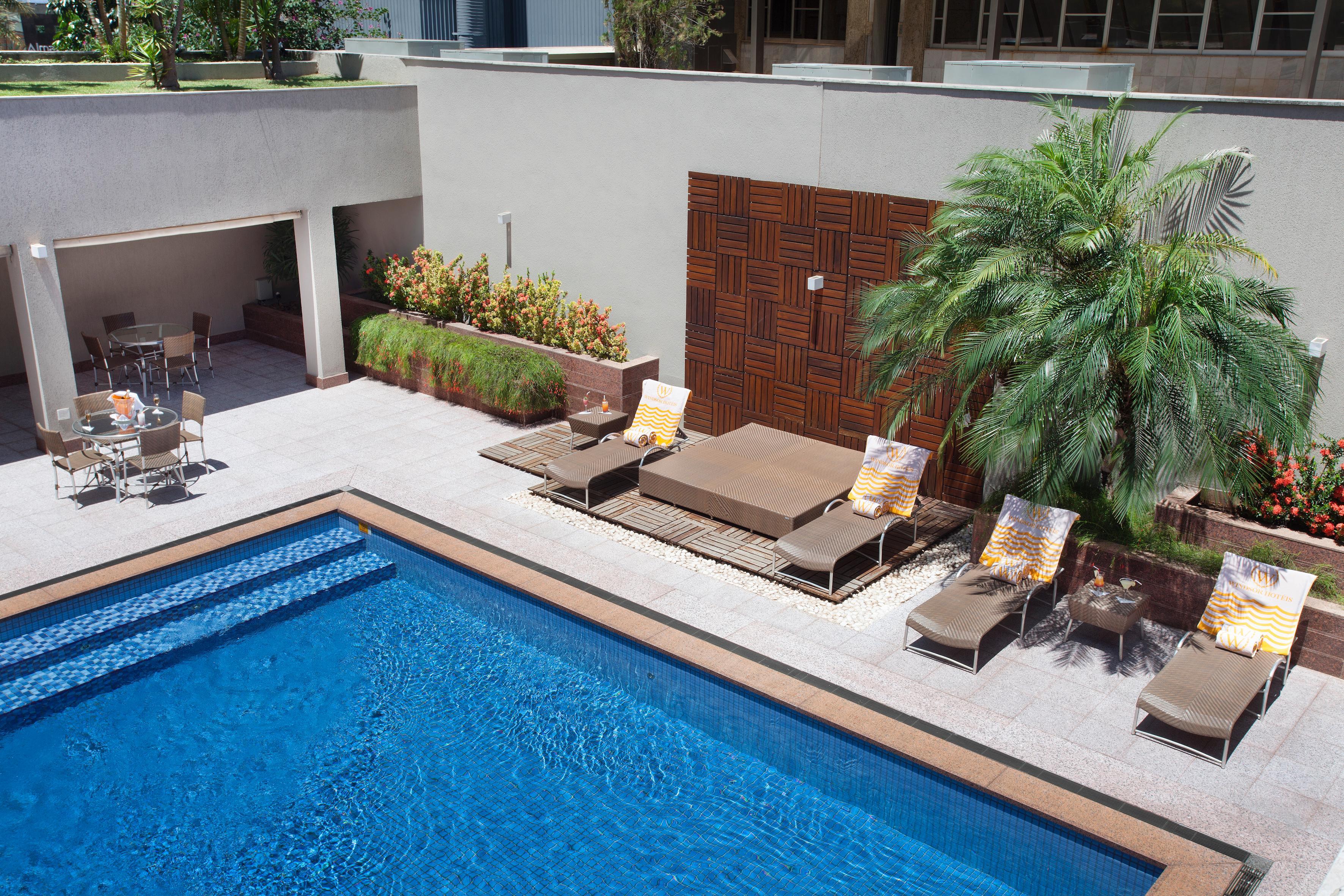 Hotel Windsor Plaza Brasília Exterior foto The pool at the hotel